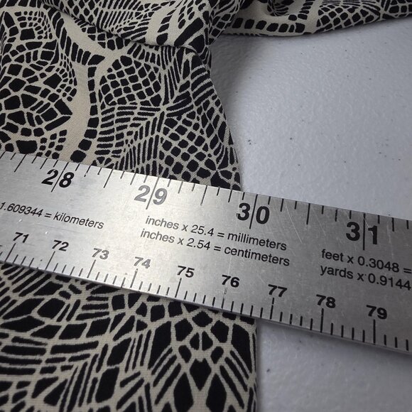 Catherines Shirt Womens 3X Black White Geometric Button Front Roll Tab Tunic - Picture 10 of 11